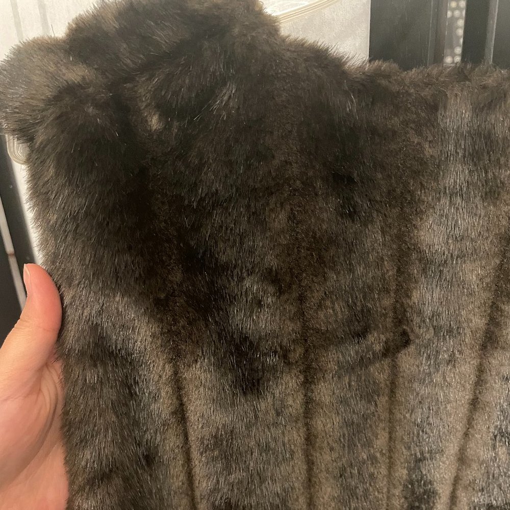Brown Faux Fur Short Vest - Picture 4 of 5